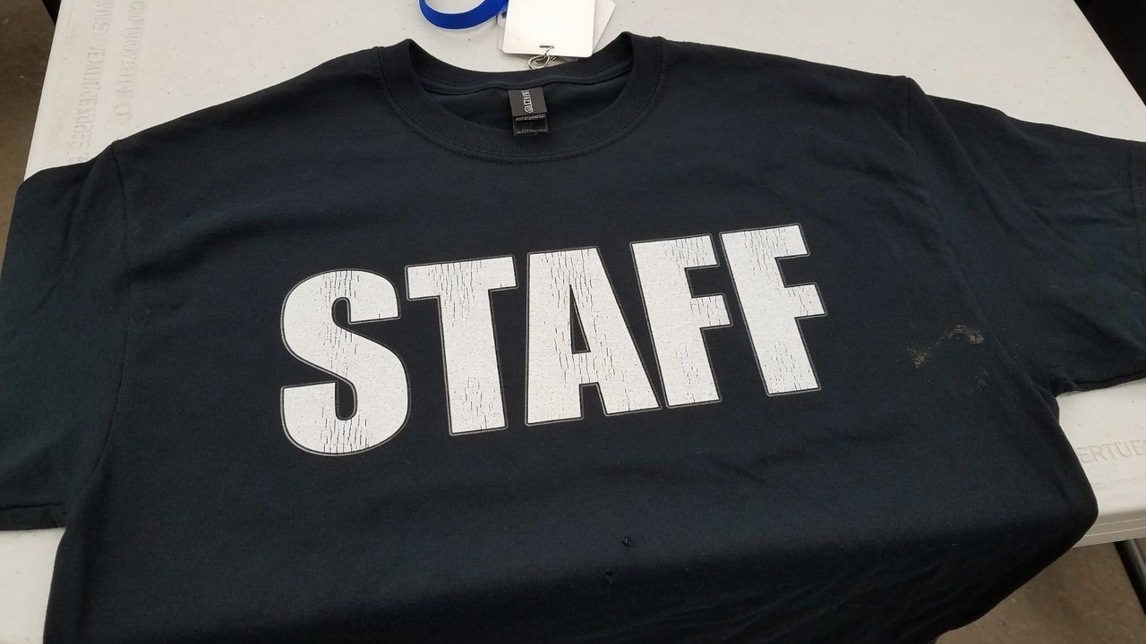 Divisa dello staff per eventi — original image